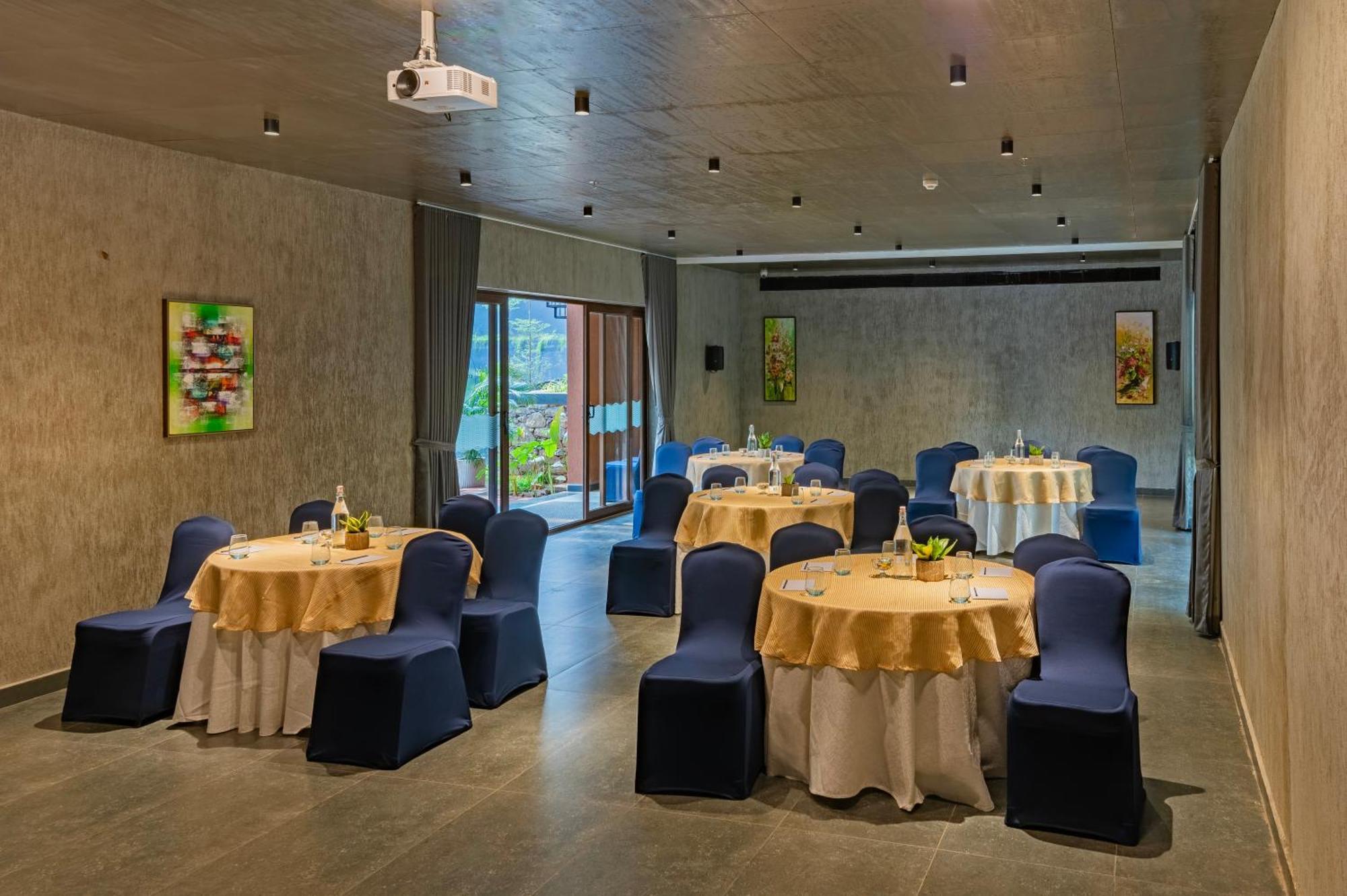 Sterling Athirappilly Hotel Kallana ภายนอก รูปภาพ