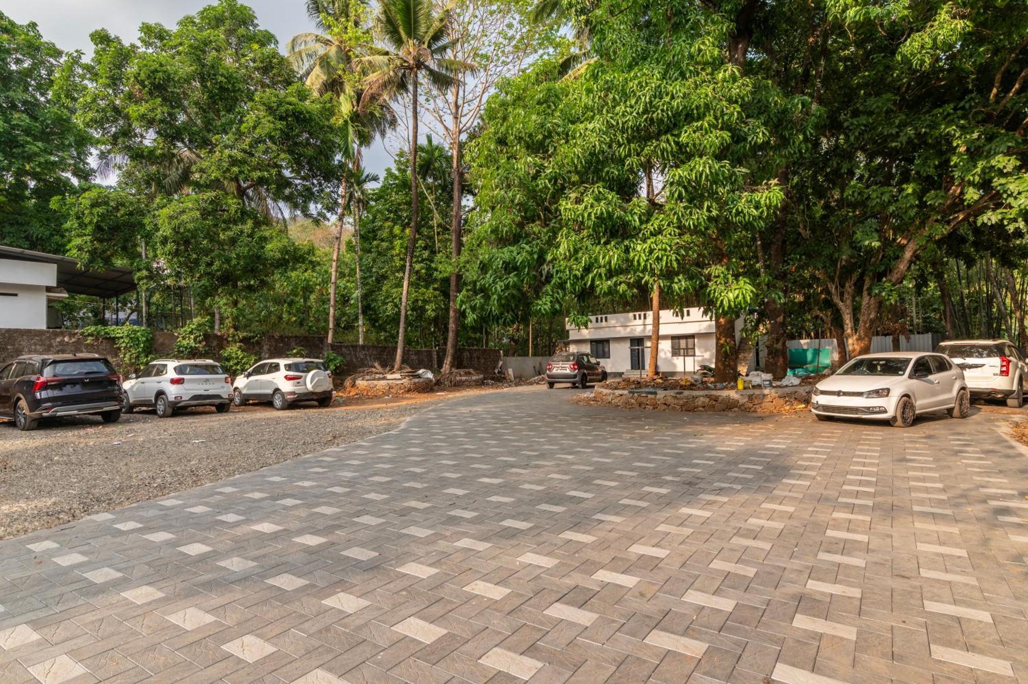 Sterling Athirappilly Hotel Kallana ภายนอก รูปภาพ
