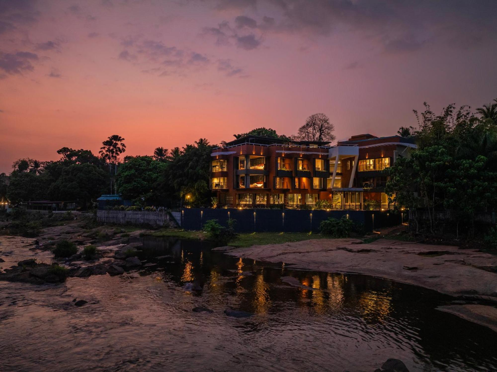 Sterling Athirappilly Hotel Kallana ภายนอก รูปภาพ