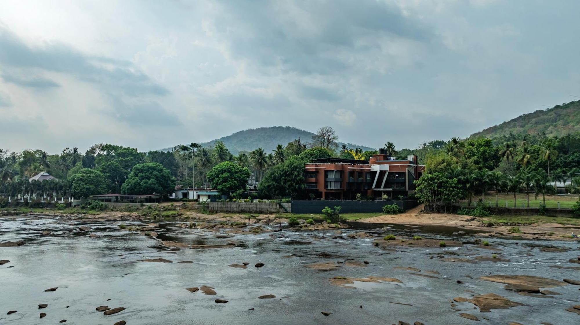 Sterling Athirappilly Hotel Kallana ภายนอก รูปภาพ