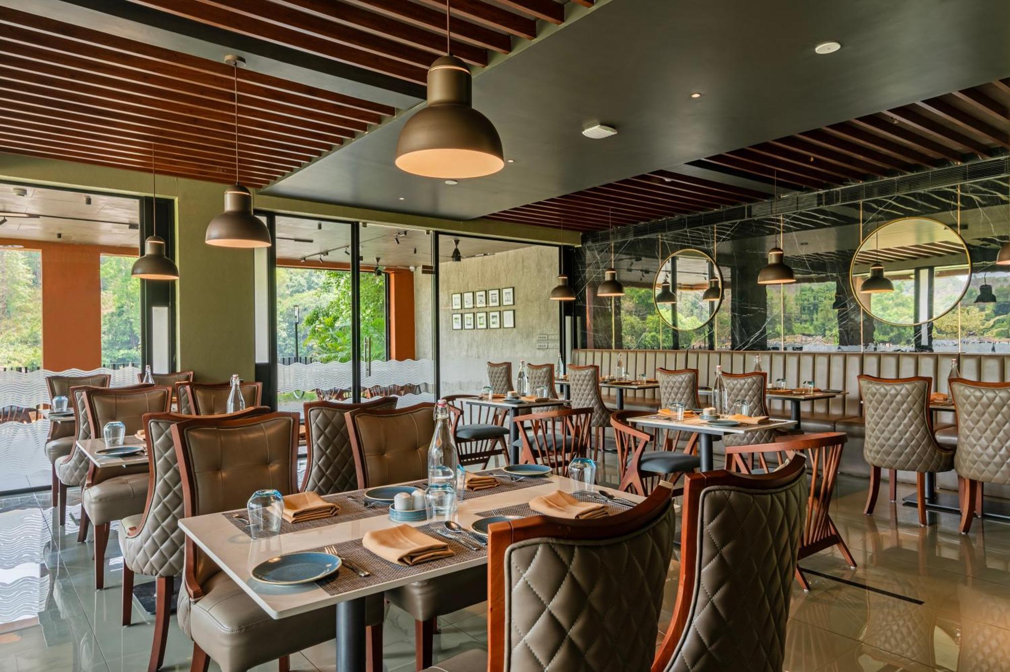 Sterling Athirappilly Hotel Kallana ภายนอก รูปภาพ