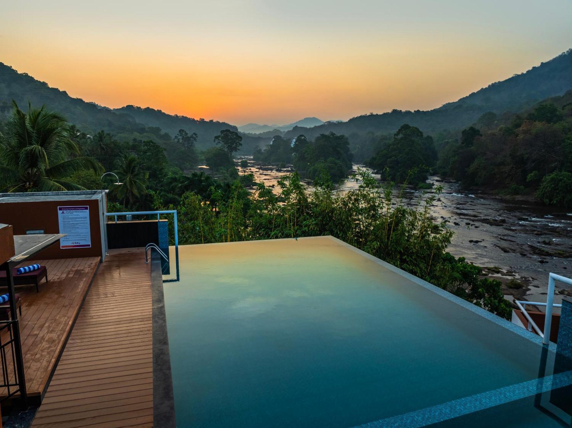 Sterling Athirappilly Hotel Kallana ภายนอก รูปภาพ