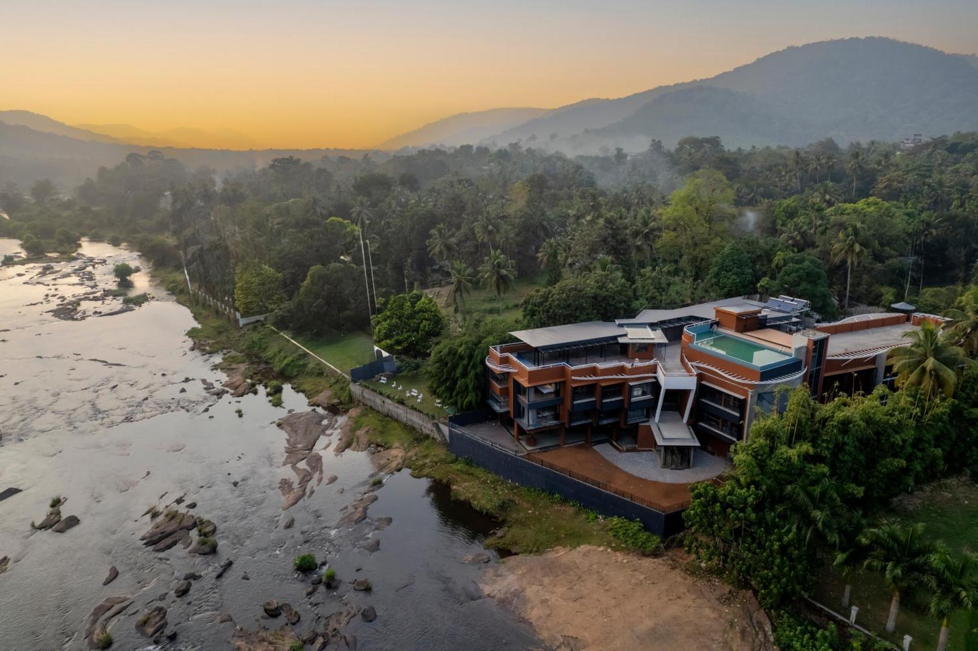 Sterling Athirappilly Hotel Kallana ภายนอก รูปภาพ